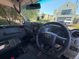 2015 Toyota Land Cruiser 79 4.5D-4D LX V8 Double Cab full