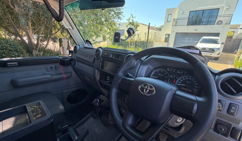 2015 Toyota Land Cruiser 79 4.5D-4D LX V8 Double Cab full