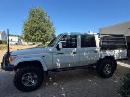 2015 Toyota Land Cruiser 79 4.5D-4D LX V8 Double Cab full