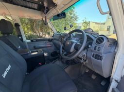 2015 Toyota Land Cruiser 79 4.5D-4D LX V8 Double Cab full
