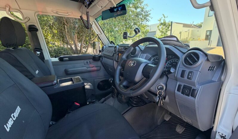 2015 Toyota Land Cruiser 79 4.5D-4D LX V8 Double Cab full
