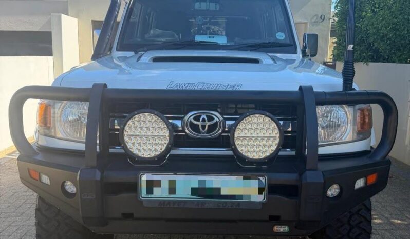 2015 Toyota Land Cruiser 79 4.5D-4D LX V8 Double Cab full
