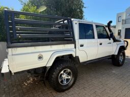 2015 Toyota Land Cruiser 79 4.5D-4D LX V8 Double Cab full