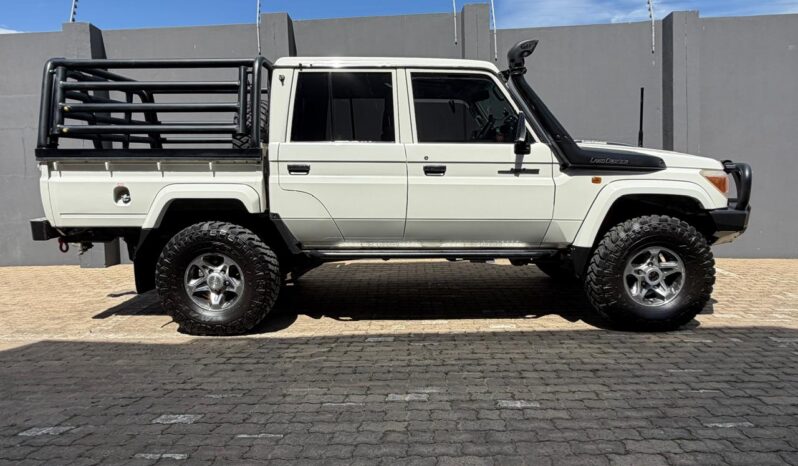 2015 Toyota Land Cruiser 79 4.5D-4D LX V8 Double Cab full